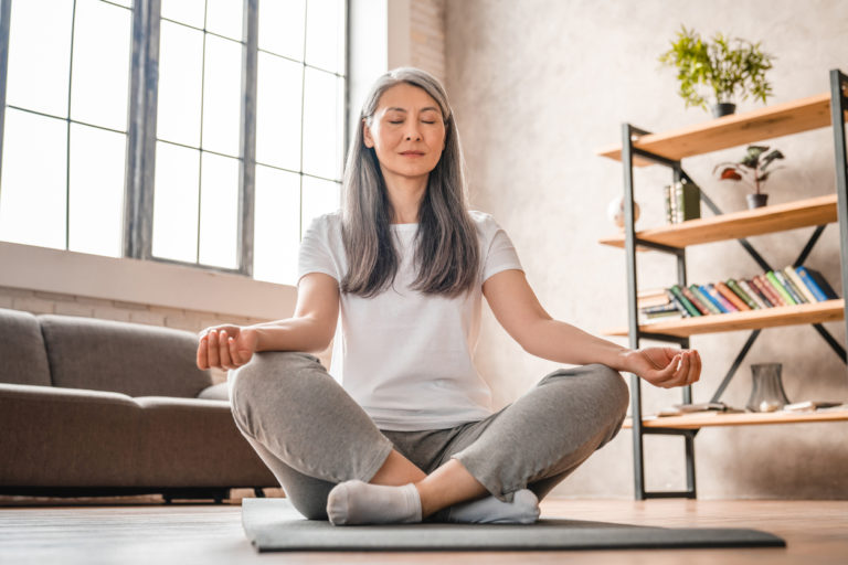 Les bases de la sophrologie : tout ce que vous devez savoir pour vous lancer ! 1 iStock 1304744772